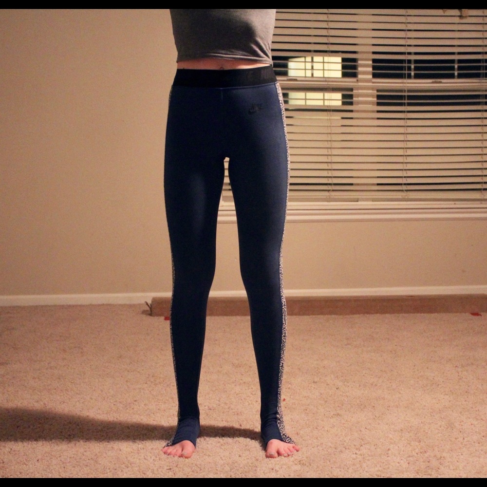 New Nike Composition Leggings - Picture 2 of 4